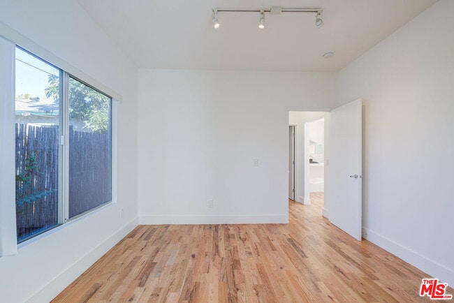 Building Photo - 3216 Bellevue Ave