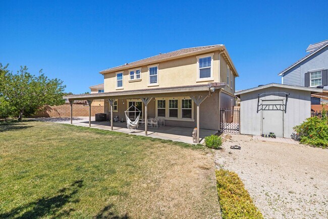 Building Photo - 4 bedrooms / 3 bathroom OPEN floor plan HOUSE for rent in LANCASTER