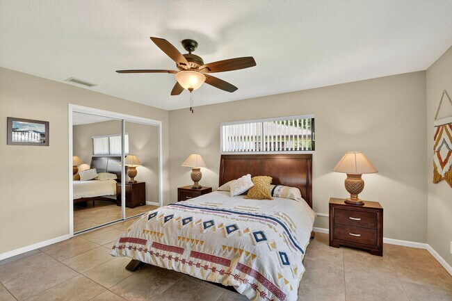 Building Photo - 4677 Robinwood Cir