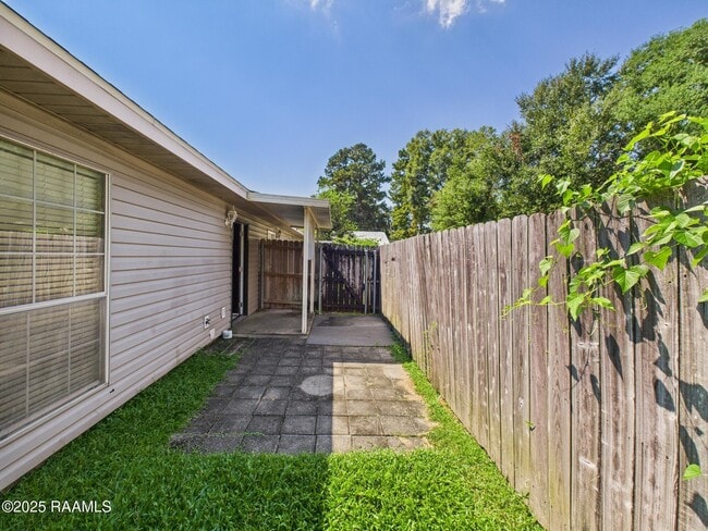 Building Photo - 200 S St Jean St