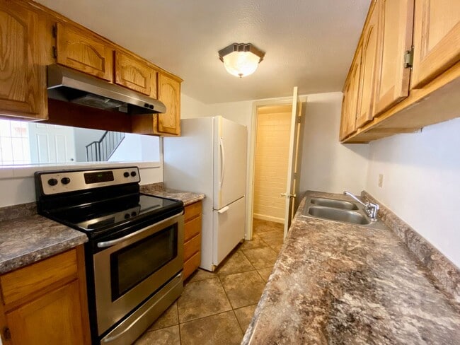 Building Photo - MOVE IN SPECIAL 3 Bedroom 1 Bathroom in Hallcraft Villas