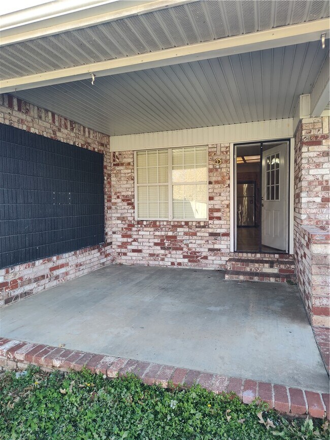 Building Photo - 218 Fox Run Pl