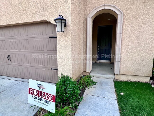 Building Photo - 2560 Daisy Dr