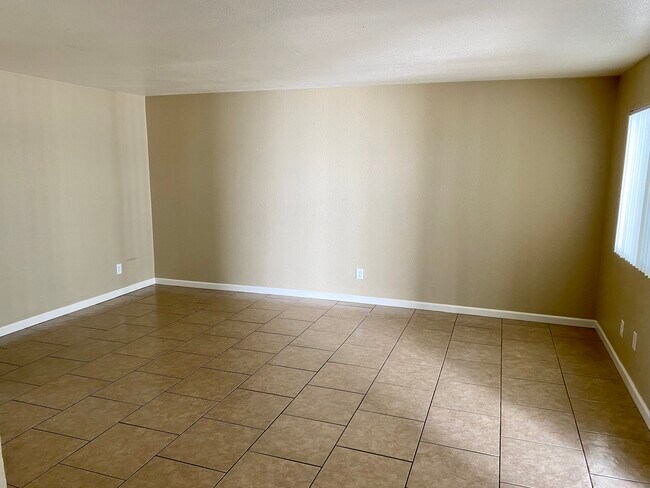 Building Photo - 349 N 11th St