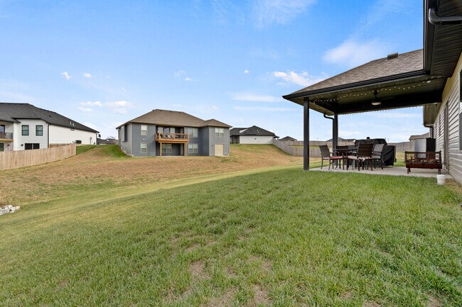 Building Photo - 3401 Yellowwood Dr
