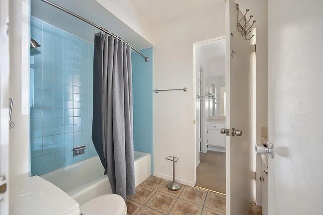 Building Photo - 2645-2649 S Whitney Blvd