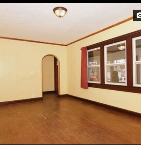 Building Photo - 1840 W Maryland St