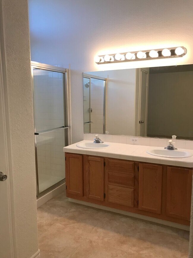 Building Photo - SUNRISE MOUNTAIN: This Ranch Style (Single Story) 3bed/2ba - 89156