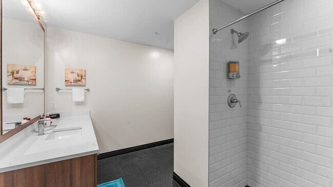 Building Photo - 500 S Ervay St