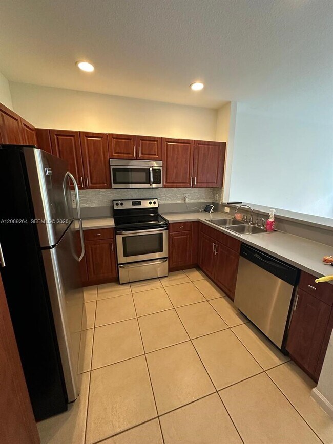 Building Photo - 3021 NW 30th Terrace