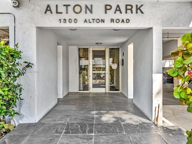 Building Photo - 1300 Alton Rd