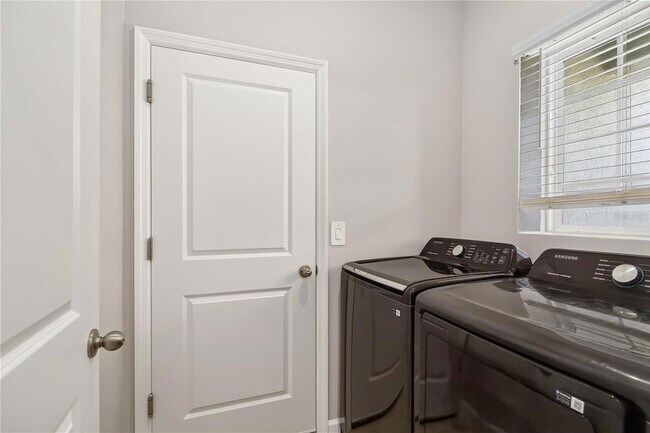 Building Photo - 4525 Pippin Ln