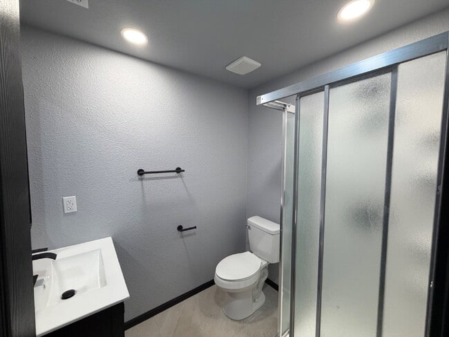 Building Photo - Move in Special, $500 off first full month of rent!