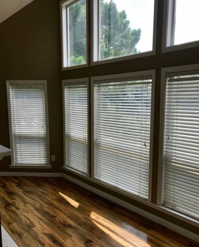 Sunroom off of livingroom - 611 McGill Park Ave NE