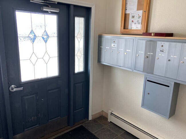 Building Photo - 2 Bdrm Condo off Spenard & 25th - Close to...