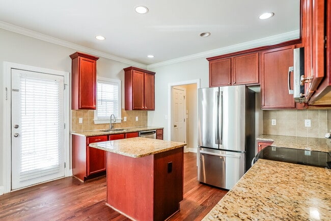 Building Photo - 308 Nelson Ln