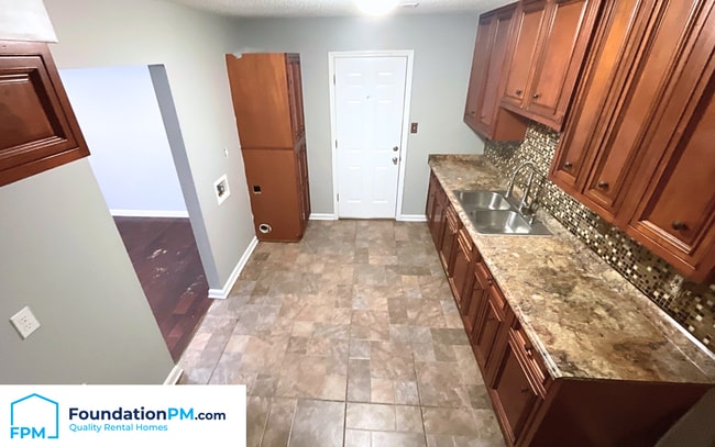 Building Photo - 1375 Adelaide St