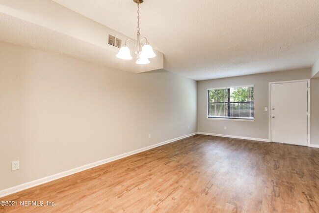 Building Photo - 1357 Kingsley Ave