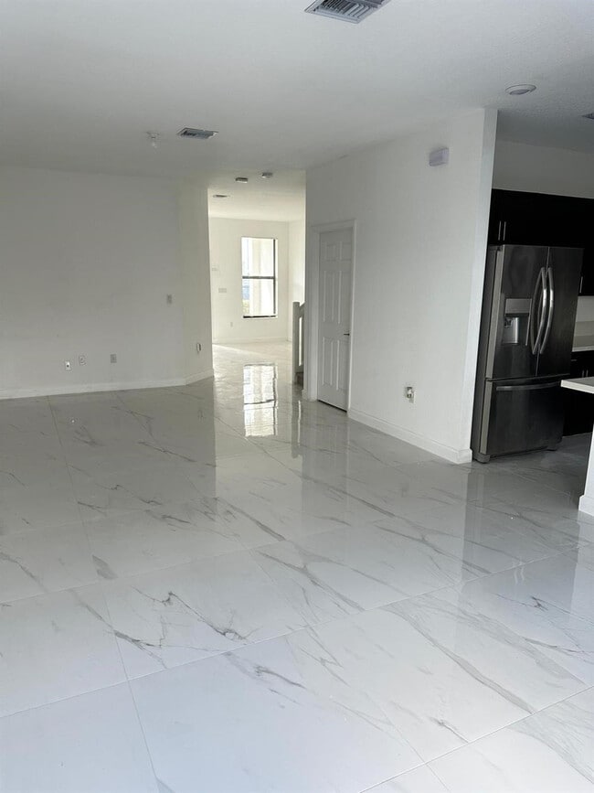 Building Photo - 185 SW 185th Way