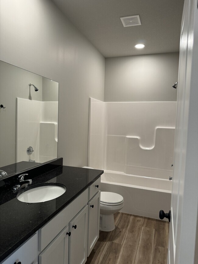 Building Photo - 672 Long Path Ct