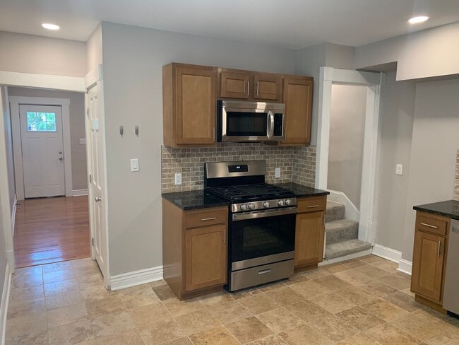 Building Photo - 142-144 W. Norwich Ave.