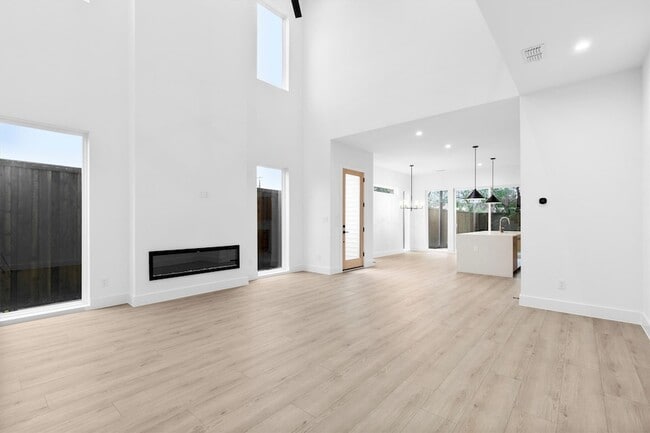 Building Photo - 2814 Guymon St