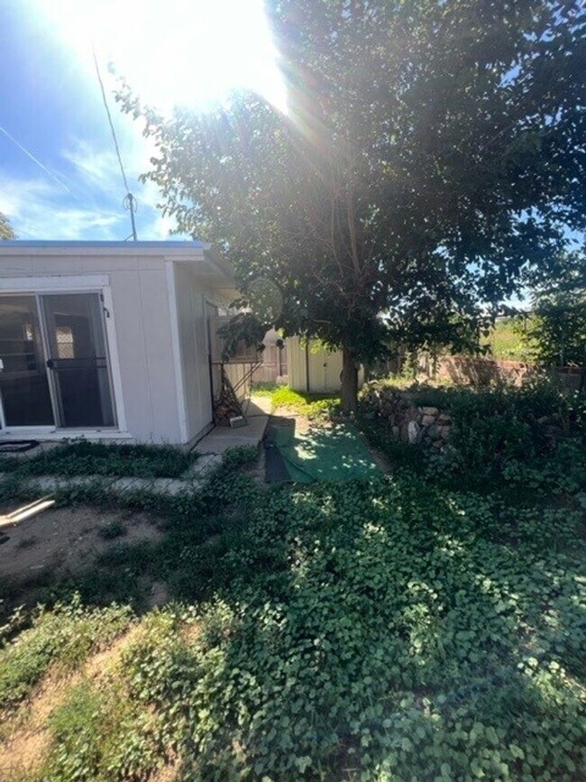 Building Photo - Adorable 3 bed/1.5 bath house with yard
