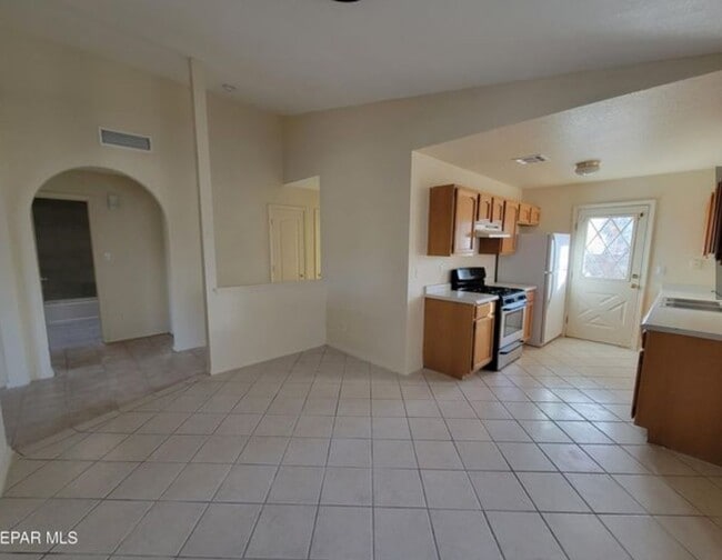 Building Photo - 12492 Wendy Reed Dr