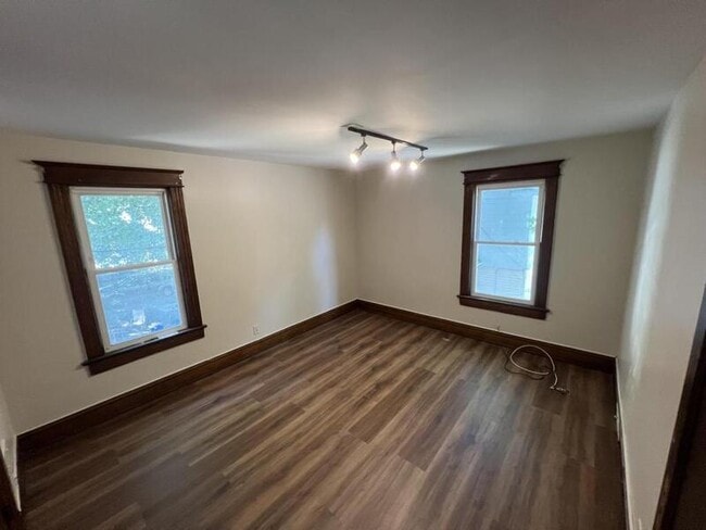 Building Photo - 8 Rocket St