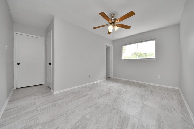 Building Photo - 4830 Ridgestone St