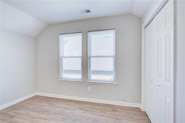 Building Photo - 1173 Arlington Ave SW