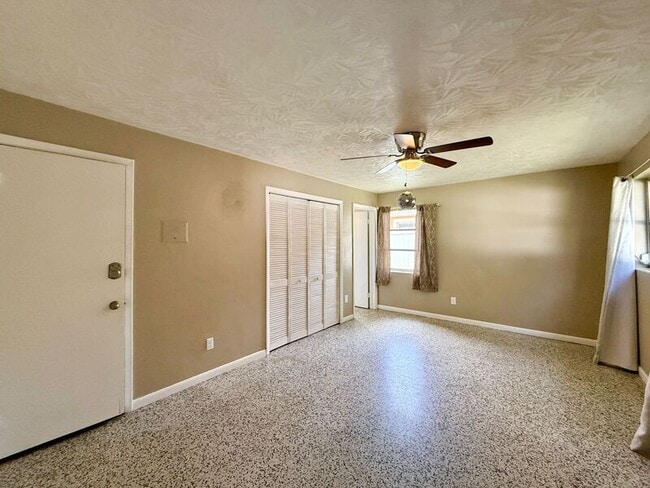 Building Photo - 1501 Carlos Ave