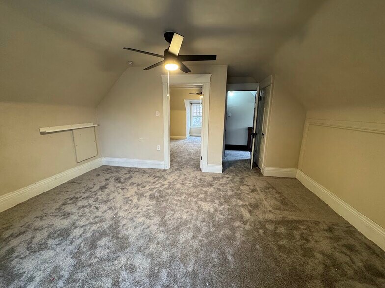 Building Photo - 3321 Halliday Ave