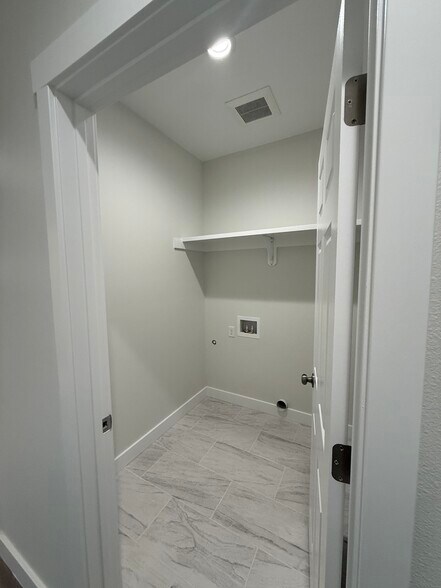 Building Photo - 8673 Charles Rd NE