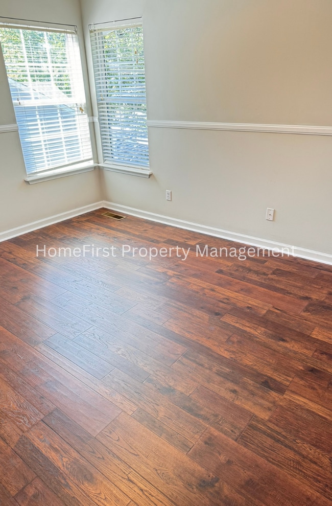 Building Photo - 860 Hidden Stream Dr