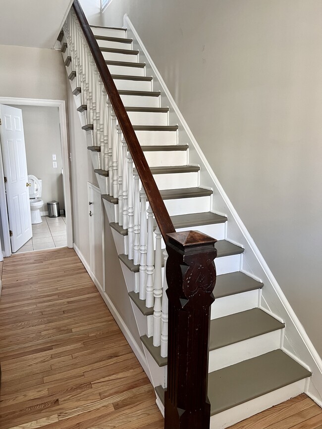 Building Photo - 140 W Evergreen St