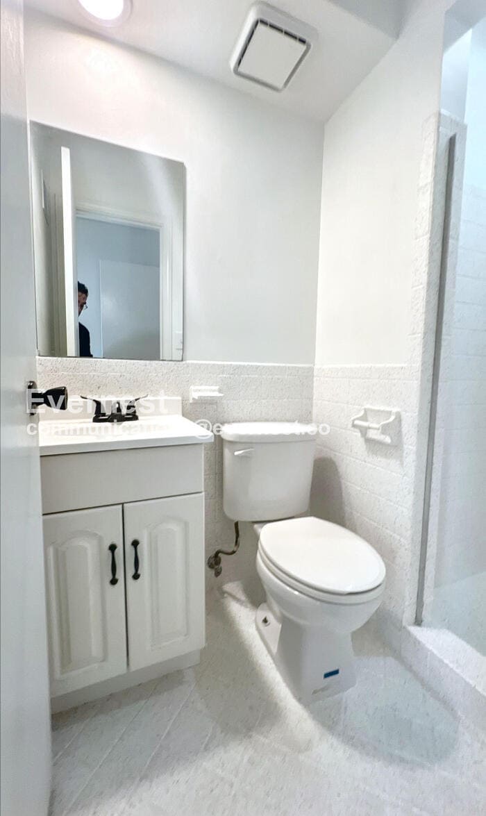 Building Photo - 10827 Beacon Ave