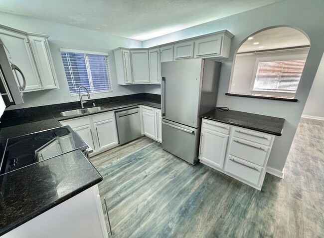 Building Photo - Charming Newly Remodeled 3-Bed, 2.5 Bath 2...