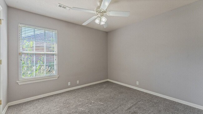 Building Photo - 884 Palisades Ave