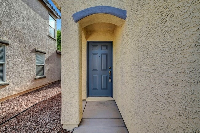 Building Photo - 2431 Lilac Cove St