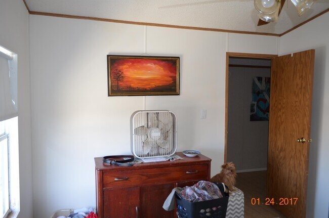 Building Photo - 805 S Weatherford St