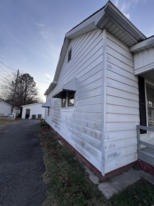 Building Photo - 420 Jackson Park Rd