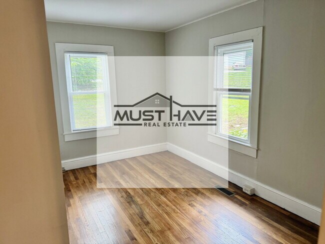 Building Photo - 515 Ridgeway Pl SW