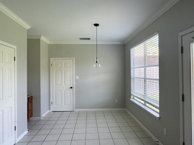Building Photo - 208 Desert Highlands Trail