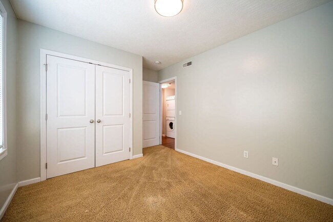 Building Photo - 250 Chittenden Ave
