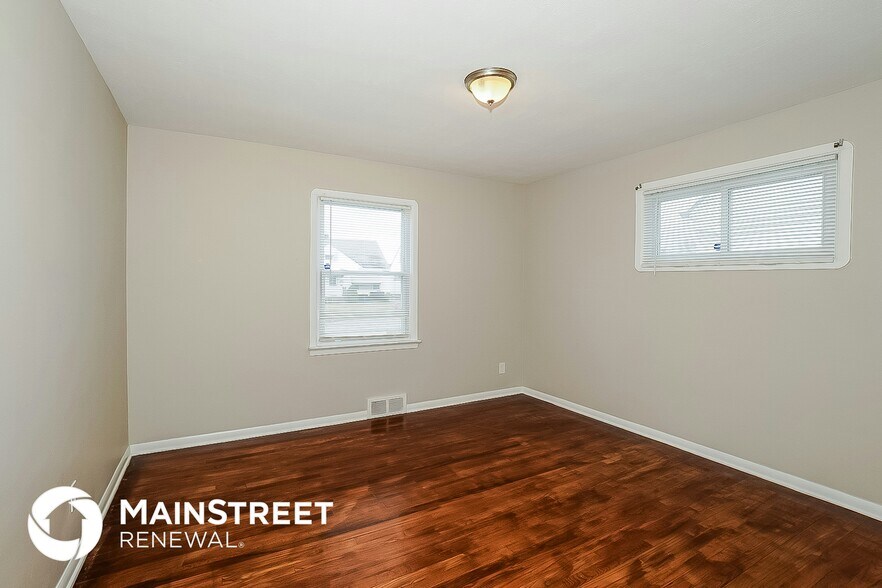 Building Photo - 13800 Oakview Blvd