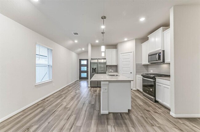 Building Photo - 17590 Rosette Grass Dr