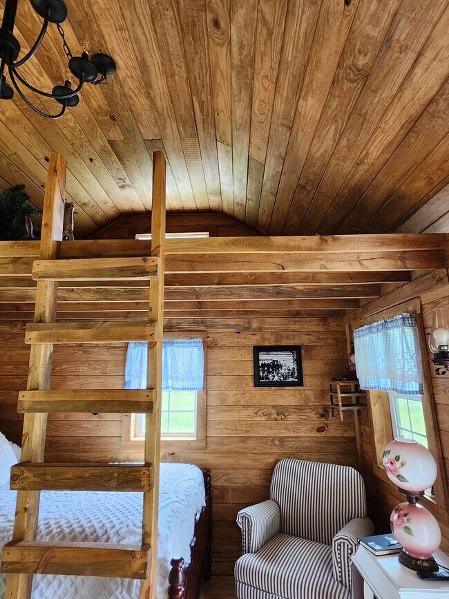 Building Photo - 5269 Vardy Blackwater Rd