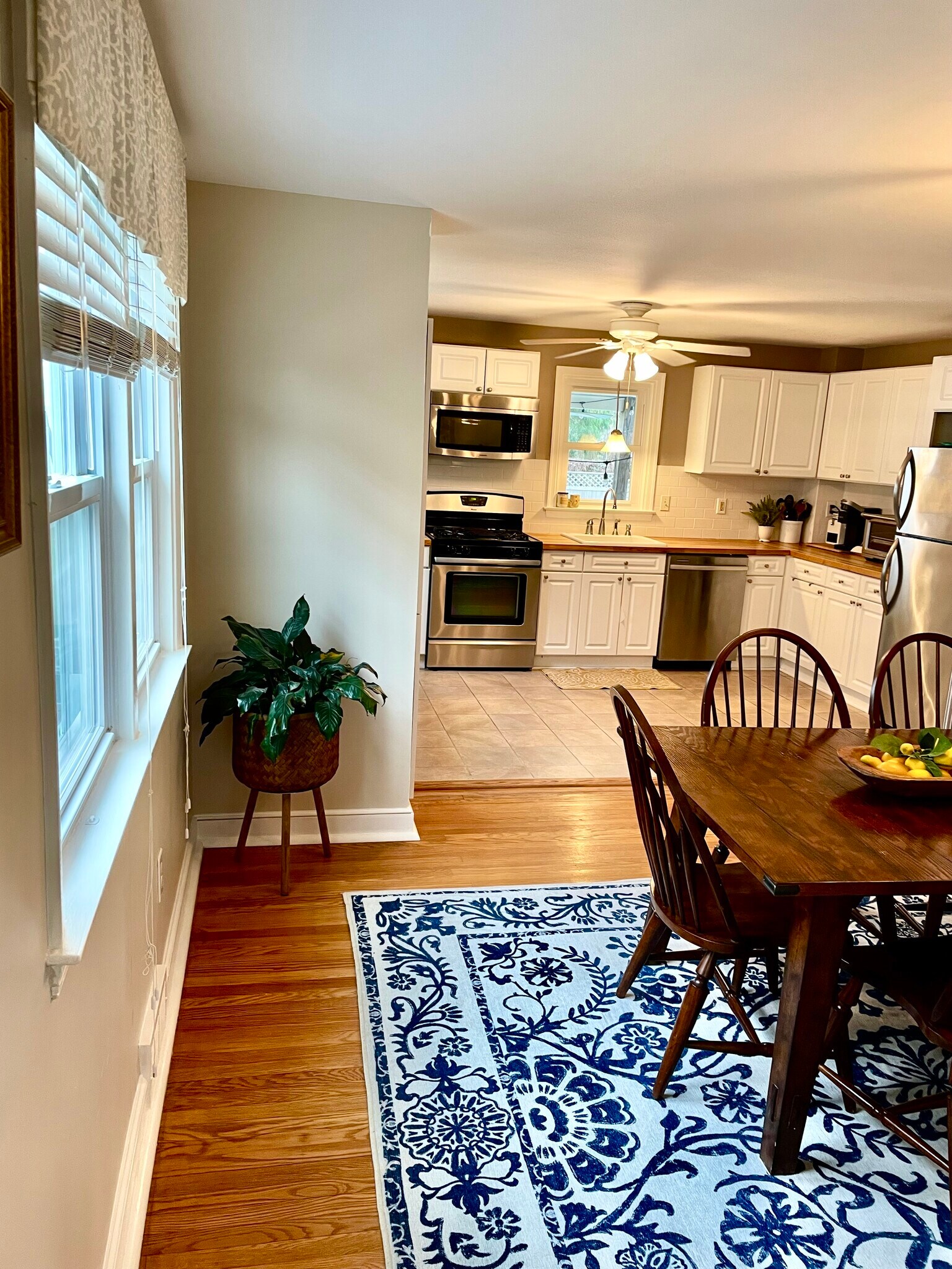 Building Photo - 2426 Chestnut Ave