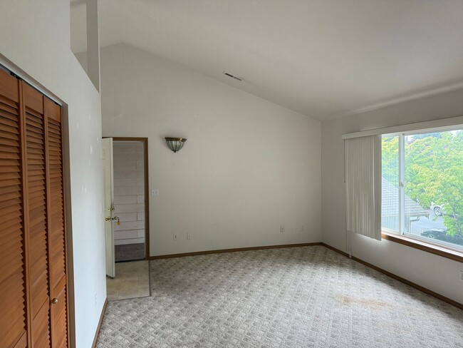 Building Photo - Gunnar - Andis 4 plex #2